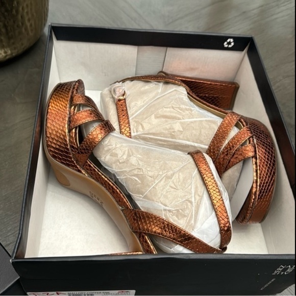 NATURALIZER Mallory Ankle Strap Sandals Women's Shoes (WIDE) - Picture 2 of 8